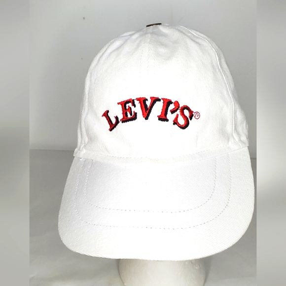 Levi's Accessories - Levi's OS Vintage90s White Cap With Embroidered Logo